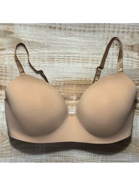 Victoria's Secret T-Shirt Lightly Lined Wireless Tan Bra in Size 36DD